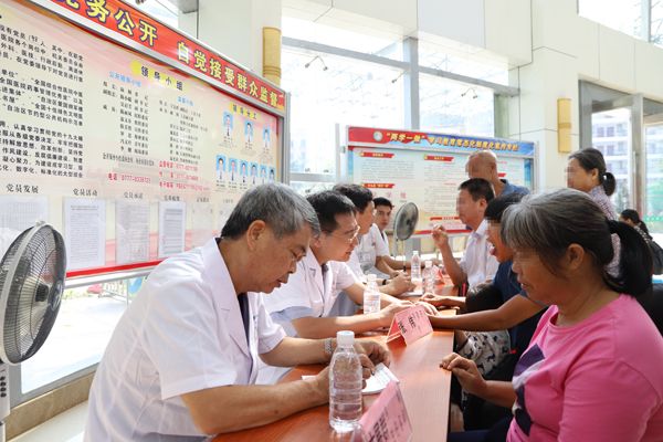 “一带一路，北部湾医学论坛暨国医大师邓铁涛学术思想走广西”(浦北站)主题学术交流及义诊活动成功在我院举办