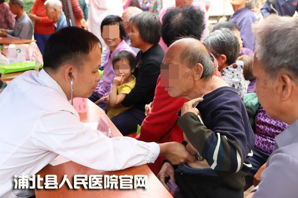 我院携手钦州市第二人民医院到三合卫生院、六硍镇中心卫生院卫生院开展医联体活动