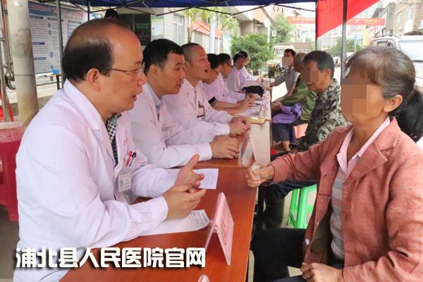 我院携手钦州市第二人民医院到三合卫生院、六硍镇中心卫生院卫生院开展医联体活动