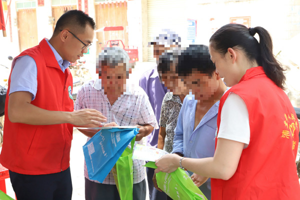 聚焦医改丨我院携手钦州市第二人民医院、六硍镇中心卫生院开展三二一医联体“健康扶贫”系列活动 